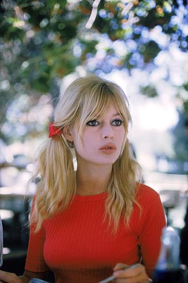 Brigitte Bardot - F5Hez5sWQAAJJKl.jpg